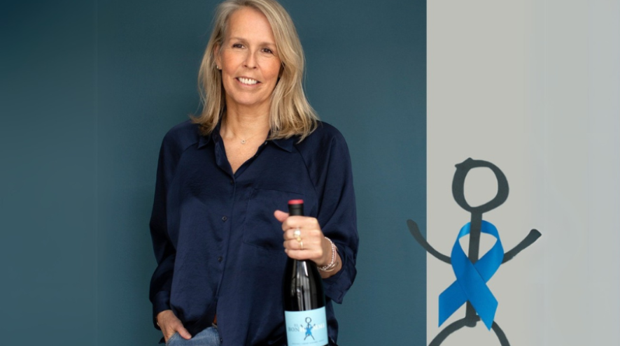Nathalie Bonhomme et une bouteille des vins bonhomme pour la cause des Sociétés Alzheimer