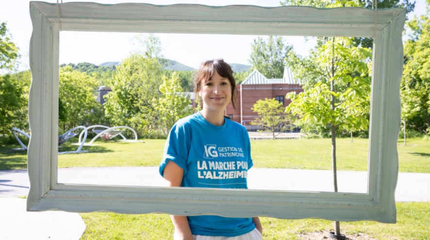 La comédienne Anne-Élisabeth Bossé lors de la Marche pour l'Alzheimer IG Gestion Patrimoine 2024 à Bromont