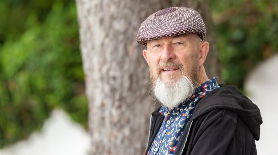 Senior man wearing a hat.